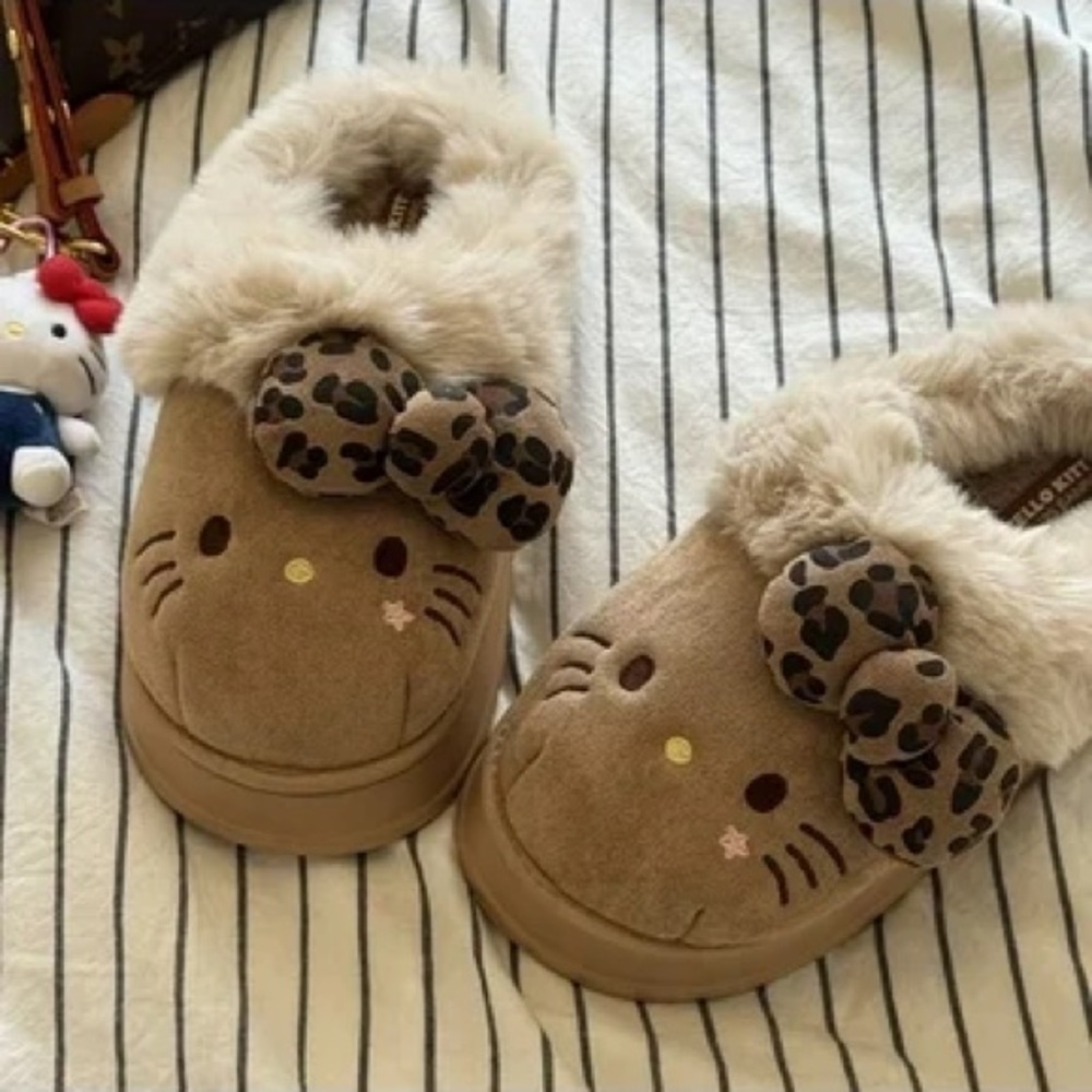 Hello Kitty Cute plush Brown faux fur fuzzy Slippers with Leopard Bow size 38